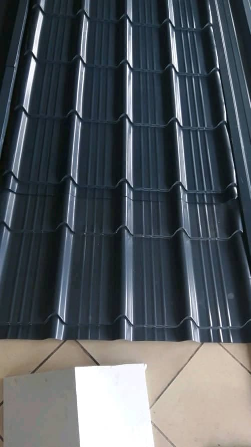 Warehouse with galvanized silver sheets